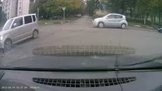 Чуть не зацепил автобус