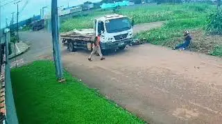 Colisão entre moto e caminhão em Rolim de Moura