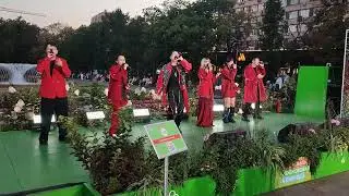 Участники Resound Vocal Group из Китая оттачивали букву "Р", чтобы исполнить "Между нами провода"