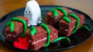 Red Velvet bizcocho con serpientes (Recetas Halloween) - Cocina para Halloween