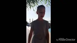 Челлендж выпить бутылку воды залпом и прыгнуть в воду в одежде.