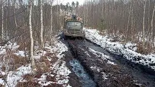Лесовоз застрял конкретно@