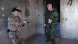 От атаки ножом в ограниченном пространстве с использованием оружия. В Н. Крючков