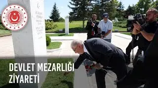Millî Savunma Bakanı Yaşar Güler, Devlet Mezarlığını Ziyaret Etti