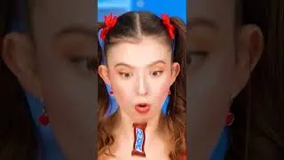Сникерс падают с неба.