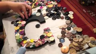 DIY: Wall Art (Button Letter Craft)
