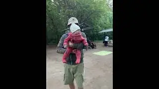 Ему нравится все что связано с музыкой))