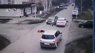 Момент ДТП в Алатыре. Пьяный водитель сбил трех пешеходов
