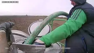 Видео мониторинг трактора. Пример работы камеры. Опрыскивание поля.
