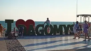 Дагомыс 🌴/ Улица Армавирская / Торговые ряды👙👗🍹🍑🍗 / Выставка -продажа изделий из ракушек🐚.