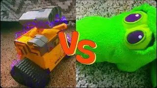 WALL-E VS SNAKE