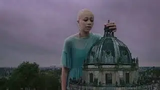 Twitter giantess