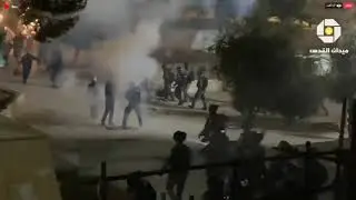 Namazio pe hamla in Masjid e Aqsa