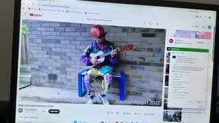 Angry Musician Destroys Guitar Has BSOD