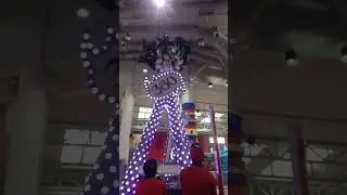 अरे दादा यह झूला तो 360-degree में घूमता है।