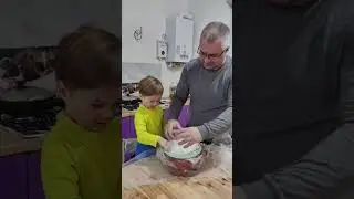Распаковка чугунного эмалированного казана.