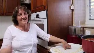 שולה משתולה (גלעדי) - אירוח כורדי מסורתי