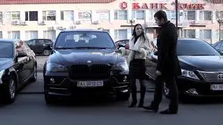 Как снять девушку с помощью автомобиля
