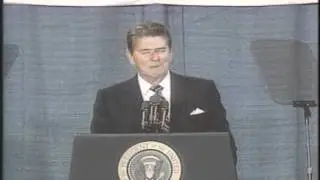 Ronald Reagan tells three-legged chicken joke