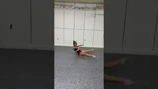 Упражнение для подкачки пресса и отработки прыжка в разножку