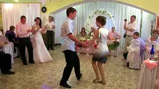 Наркоманка с грязными пятками  после  аборта , и  торчёк  после клизмы,  на  блядской  тусовке . "