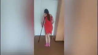 покалеченная девочка из Волжского встала на костыли