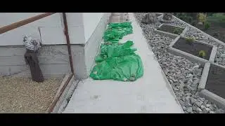594.Наконец то поспела  клубничка хоть и холодно 🥶
