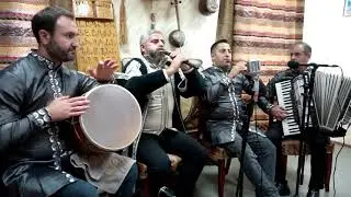 ( Yeritasardakan ) duduk, klarnet, shvi ( Молодежная )