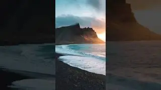 आइसलैंड के समुद्र तट और काले पहाड़ों की खूबसूरती #shorts #hindi #facts #iceland