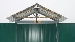 Прочная калитка из профильной трубы.