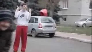Я поглядела, хуёк то у него торчит.