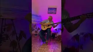 Дед чудесно играет на гитаре. Мелодия, которая успокаивает и согревает #александрковалёв 💎