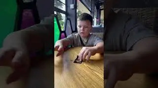 Открываю монеты из пятерочки прямо в кафе