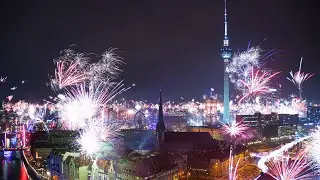 INSANE FIREWORKS OVER BERLIN / FEUERWERKE ÜBER BERLIN - New Years Eve / Silvester 2019 Time Lapse 4K