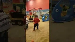 Yiğit Fırat oyun parkında:)