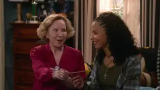 That '90s Show  - Okay, have you ever seen a baguette? How about a bag of baguettes?!