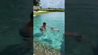 Принцесса Габриэлла плавает 🐬/ Princess Gabriella swimming