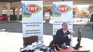 CHP Ankara Milletvekili Umut Akdoğan, TRT Genel Müdürlüğü önünde açıklama yapıyor 