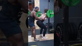 Ayudando en el gym parte 2 SÍGUEME COMENTA Y COMPARTE PARA PARTE 3 y no olvida DARLE LIKE