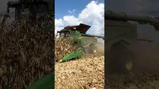 JOHN DEERE X9 1100 Combine #bigtractorpower #johndeere #combine #automobile #agriculture