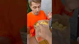 How to eat with a friend 😊