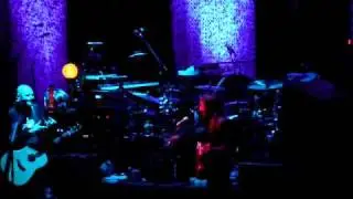 Smashing Pumpkins end up on youtube and play Landslide.