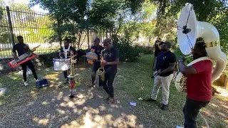 Le Port : La fanfare béninoise EYO'NLÉ en tournée à la Réunion !