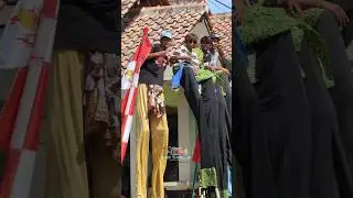 Jangkungan Eksen Di Atas Genteng 😱