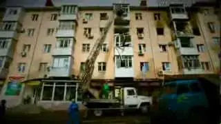 Взрыв бытового газа произошел в пятиэтажном жилом доме в Туапсе . Человеческих жертв нет.