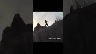 Watch: Suspect flees from police on foot. #shorts #uk #realfootage