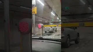 Новая дорогая парковка в Салерно 😉1 час стоит два евро
