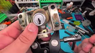 (201) 4 Pin Medeco Biaxial Picked and Gutted (disaster)