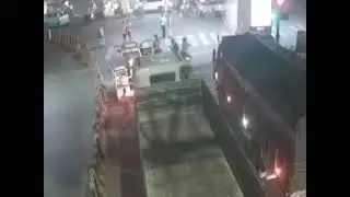 Lucknow Girl fighting cab driver cctv footage viral video
