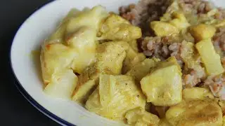 Курица под ананасами и сыром.Очень вкусно!